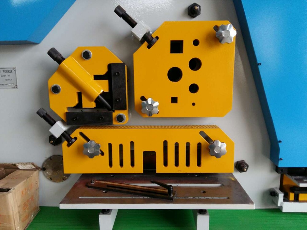 110 Ton Metal Sheet Press Corner Cutting Hydraulic Ironworker Machine Machine hydraulique de ferronnier hydraulique de coupe de coin de presse de tôle de 110 tonnes