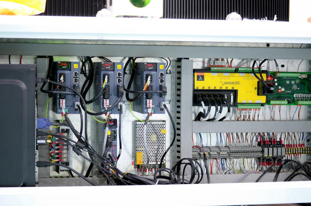 1500*3000mm 500w Racuys Or Ipg Fiber Laser Cutting Machine 1500*3000mm 500w Racuys ou machine de découpe laser à fibre Ipg