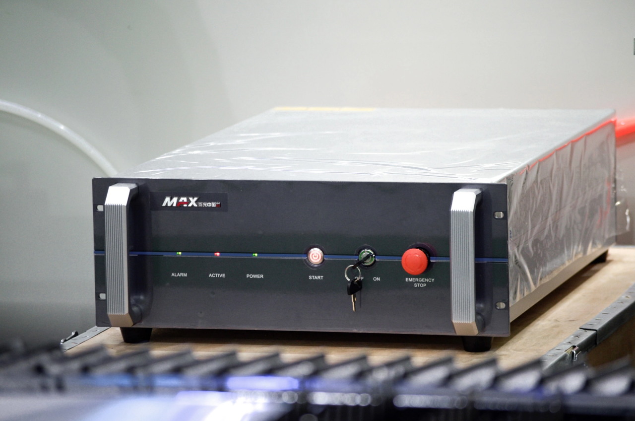 1500*3000mm 500w Racuys Or Ipg Fiber Laser Cutting Machine 1500*3000mm 500w Racuys ou machine de découpe laser à fibre Ipg