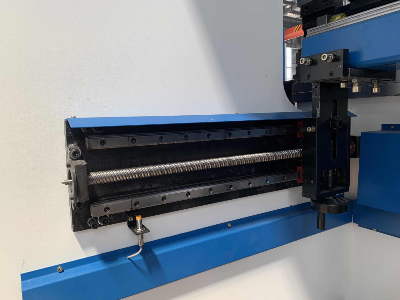 160t-4000 presse plieuse hydraulique à commande numérique par ordinateur à 4 axes