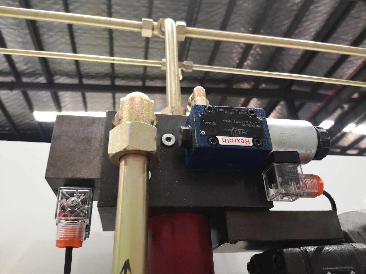 160t-4000 presse plieuse hydraulique à commande numérique par ordinateur à 4 axes