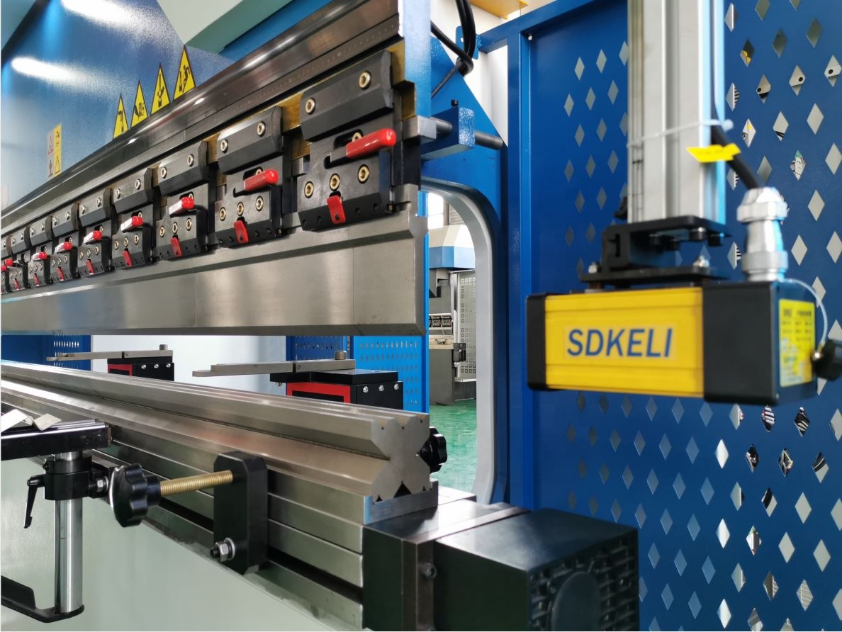 160t-4000 presse plieuse hydraulique à commande numérique par ordinateur à 4 axes