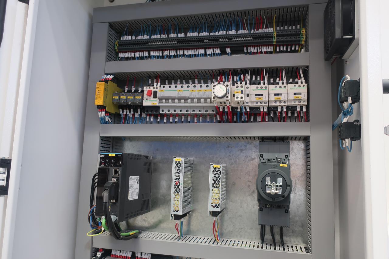 machine de cisaillement hydraulique de guillotine de 16mm pour la coupe de tôle 6 mètres