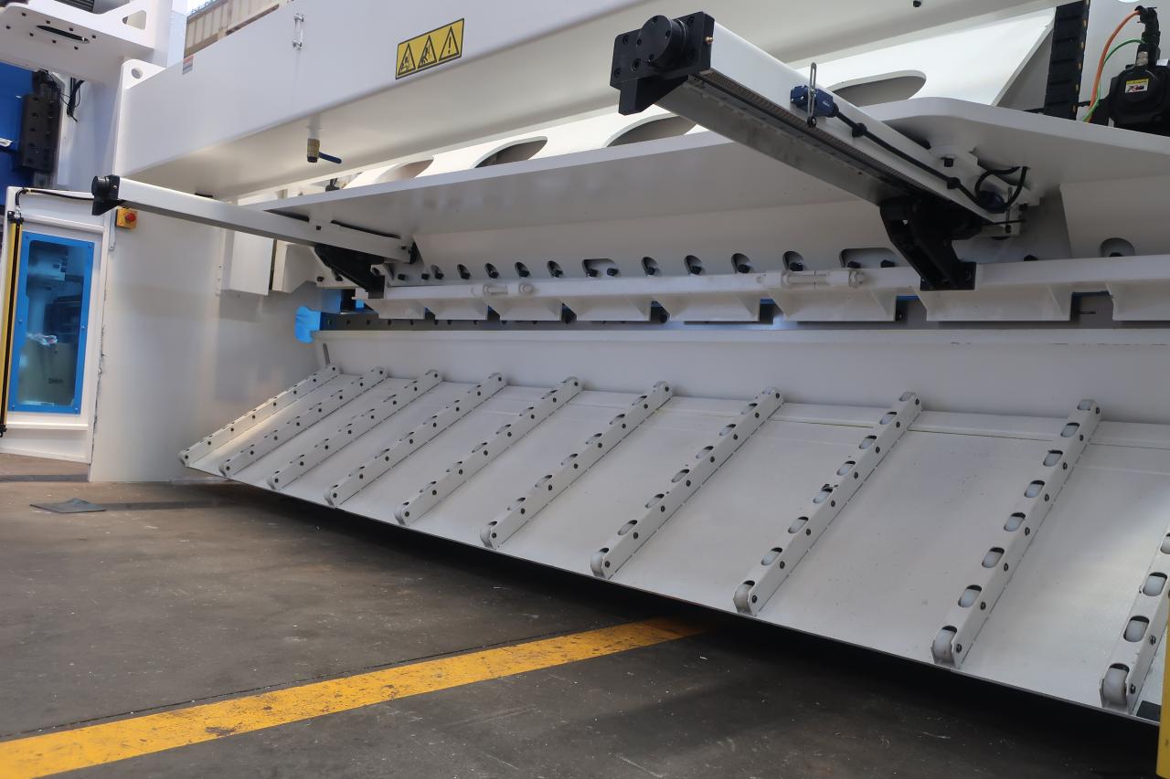 machine de cisaillement hydraulique de guillotine de 16mm pour la coupe de tôle 6 mètres