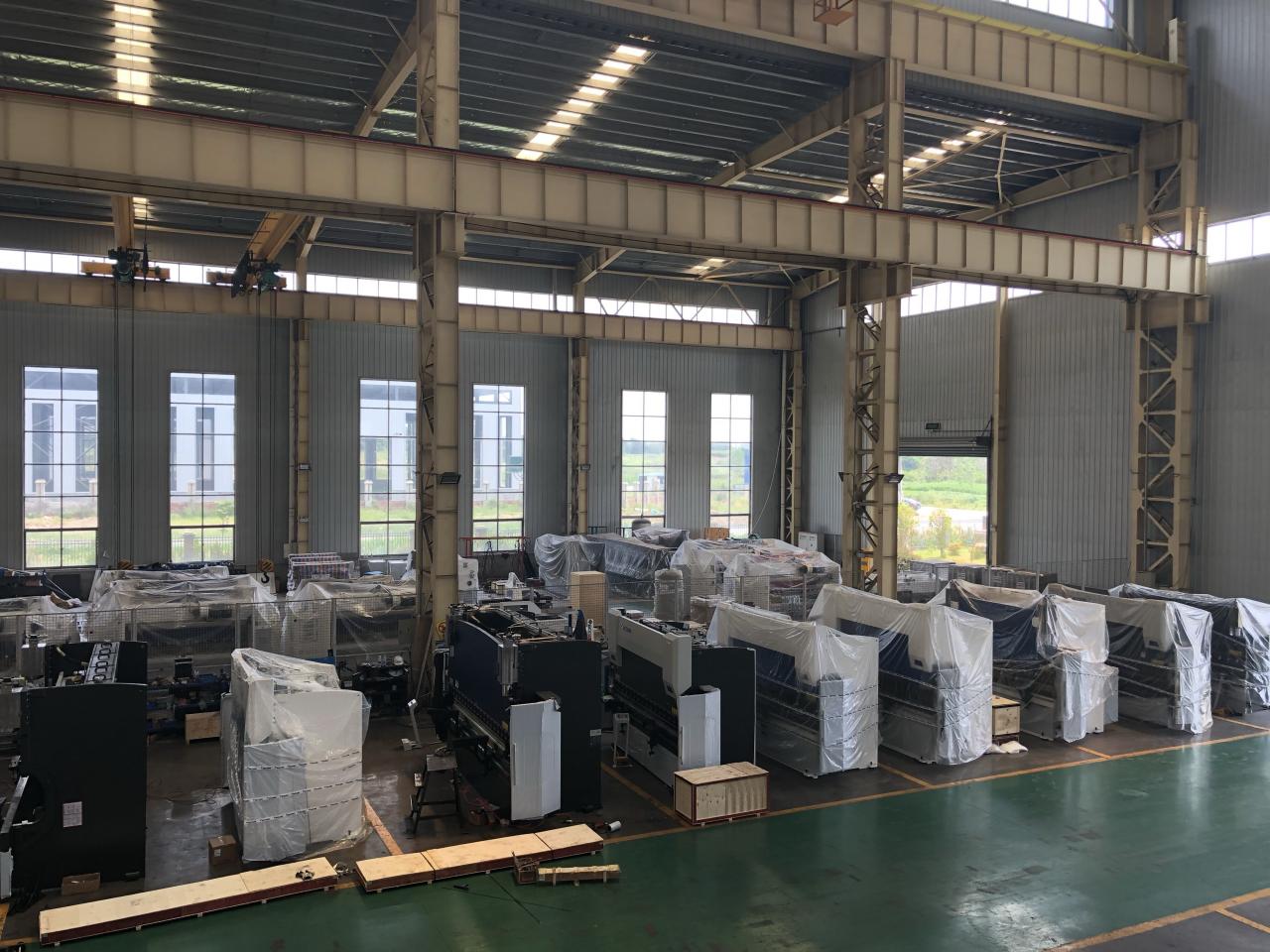 16mm Hydraulic Guillotine Shearing Machine For Sheet Metal Cutting 6 Meters machine de cisaillement hydraulique de guillotine de 16mm pour la coupe de tôle 6 mètres