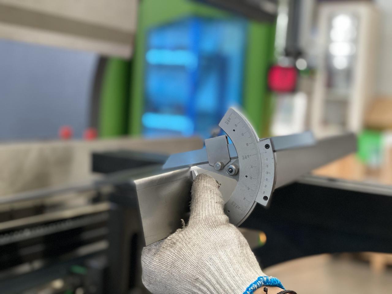 16mm Hydraulic Guillotine Shearing Machine For Sheet Metal Cutting 6 Meters machine de cisaillement hydraulique de guillotine de 16mm pour la coupe de tôle 6 mètres