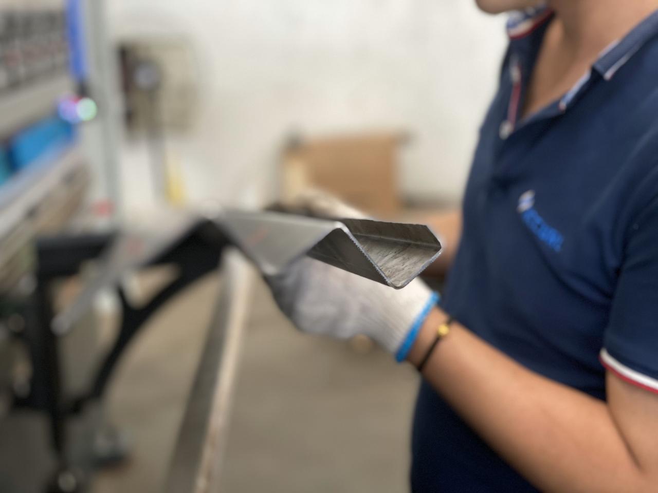 16mm Hydraulic Guillotine Shearing Machine For Sheet Metal Cutting 6 Meters machine de cisaillement hydraulique de guillotine de 16mm pour la coupe de tôle 6 mètres