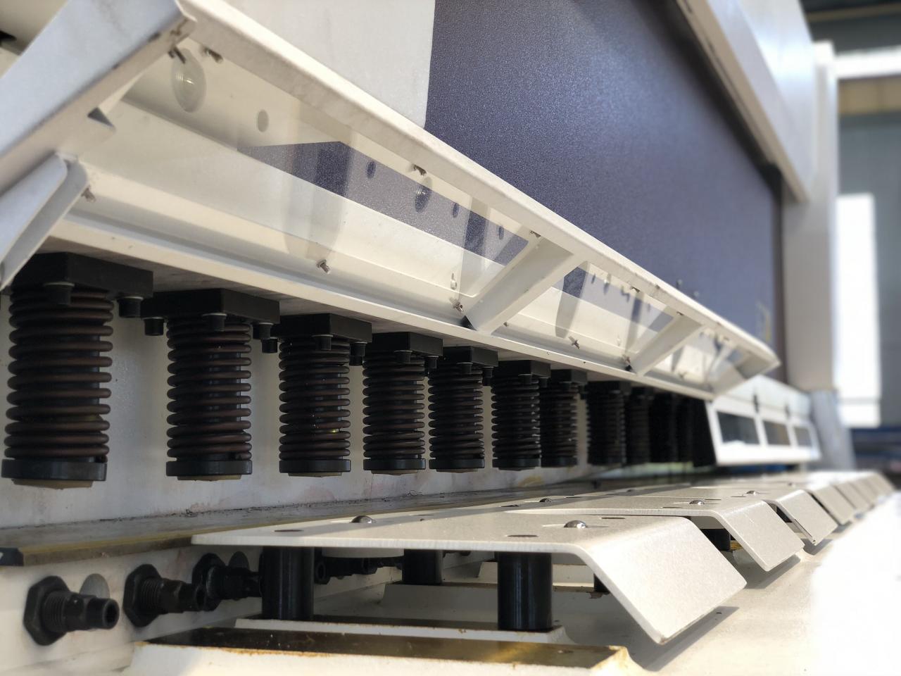 16mm Hydraulic Guillotine Shearing Machine For Sheet Metal Cutting 6 Meters machine de cisaillement hydraulique de guillotine de 16mm pour la coupe de tôle 6 mètres