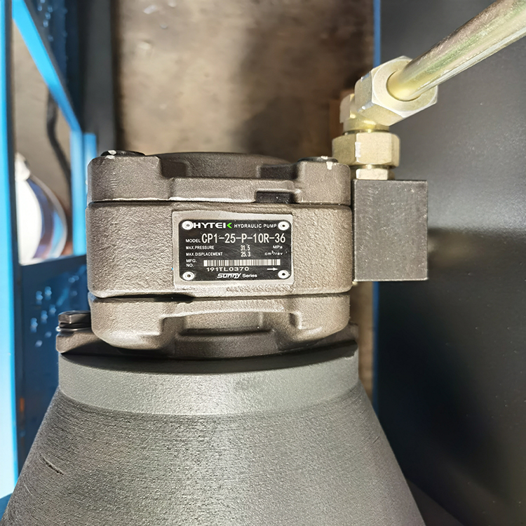 300t/4000 Hydraulic Press Brake Machine Presse plieuse hydraulique 300t/4000