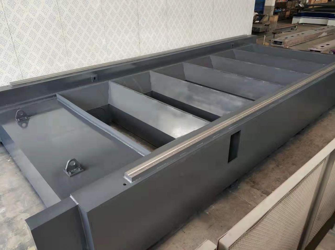 3015 4015 1kw To 6kw Cnc Fiber Laser Cutting Machine Raycus Laser Power 3015 4015 1kw à la puissance de laser de Raycus de découpeuse de laser de fibre de commande numérique par ordinateur de 6kw