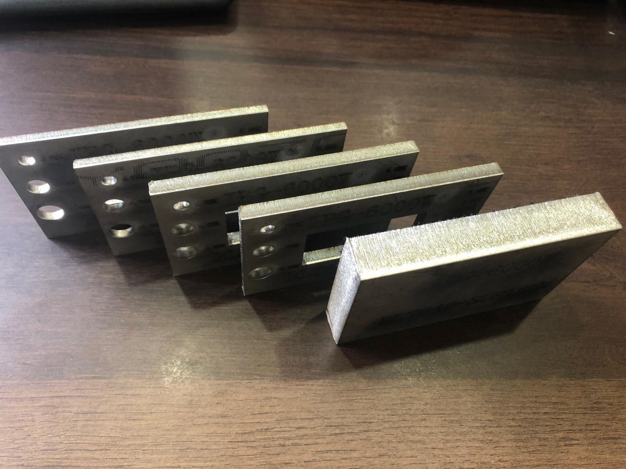 3015 4015 1kw To 6kw Cnc Fiber Laser Cutting Machine Raycus Laser Power 3015 4015 1kw à la puissance de laser de Raycus de découpeuse de laser de fibre de commande numérique par ordinateur de 6kw