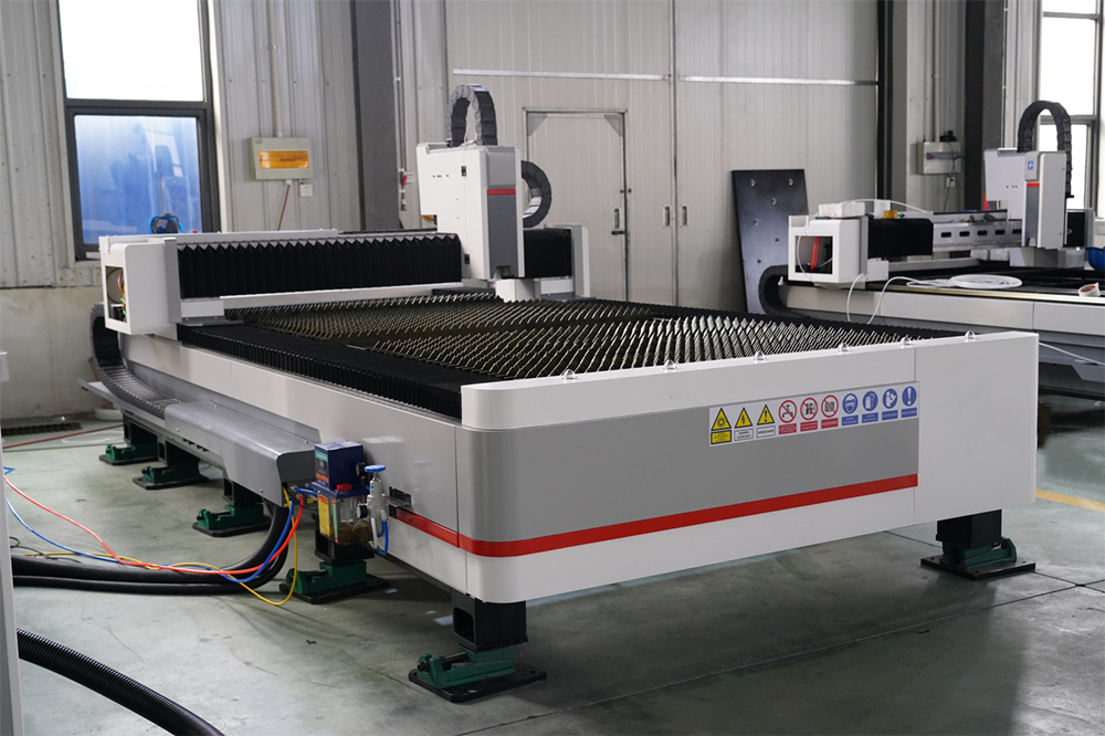 3015 4kw 1kw 2kw 3kw Stainless Steel Cnc Fiber Laser Cutting Machine Machine de découpe laser à fibre CNC en acier inoxydable 3015 4kw 1kw 2kw 3kw