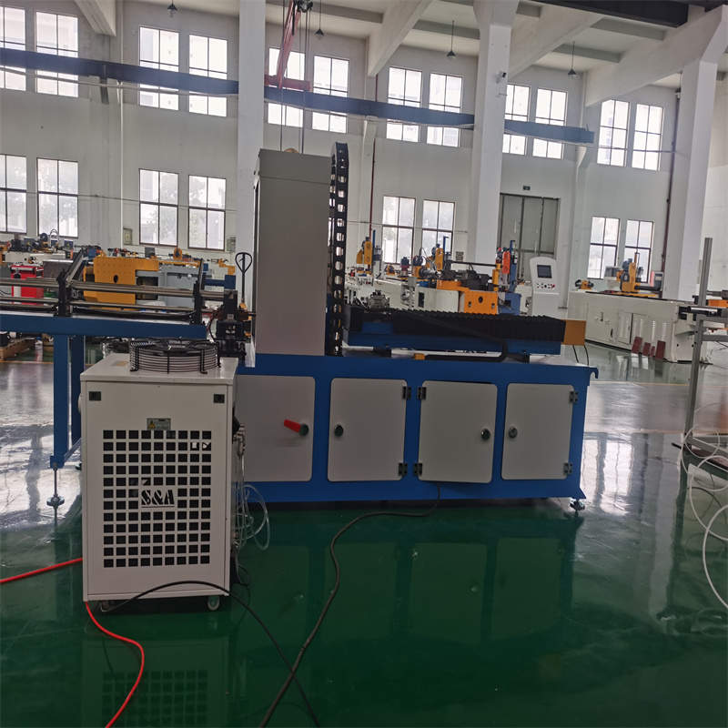 Découpeuse de laser de la fibre 3015 pour l'acier de tôle de carbone de tube en métal