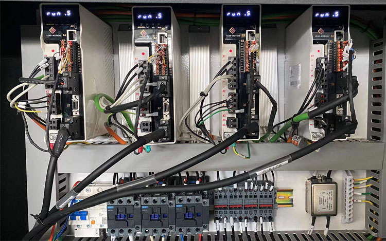 3015 Fiber Laser Cutting Machine For High-Speed Cutting Of 1-6mm Metal Materials Machine de découpe laser à fibre 3015 pour la découpe à grande vitesse de matériaux métalliques de 1 à 6 mm