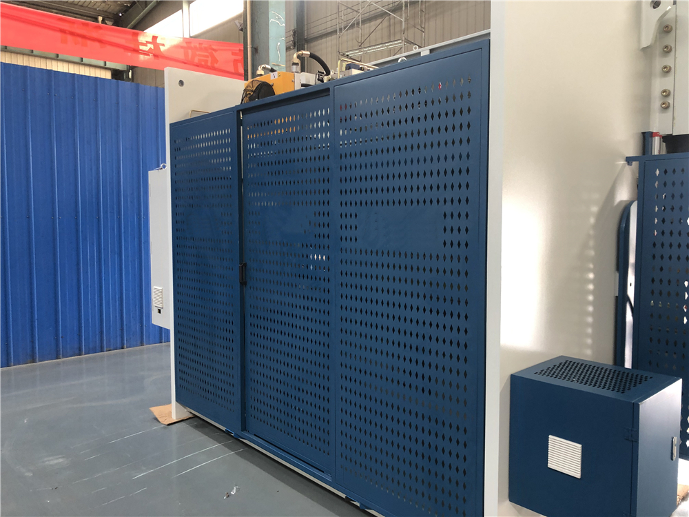 3+1 Axis Cnc Hydraulic Press Brake With Esa System Presse plieuse hydraulique CNC 3 + 1 axes avec système ESA