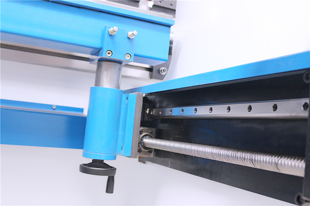 3+1 Axis Cnc Hydraulic Press Brake With Esa System Presse plieuse hydraulique CNC 3 + 1 axes avec système ESA