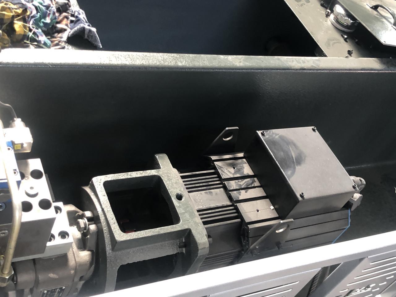 3+1 Axis Cnc Hydraulic Press Brake With Esa System Presse plieuse hydraulique CNC 3 + 1 axes avec système ESA