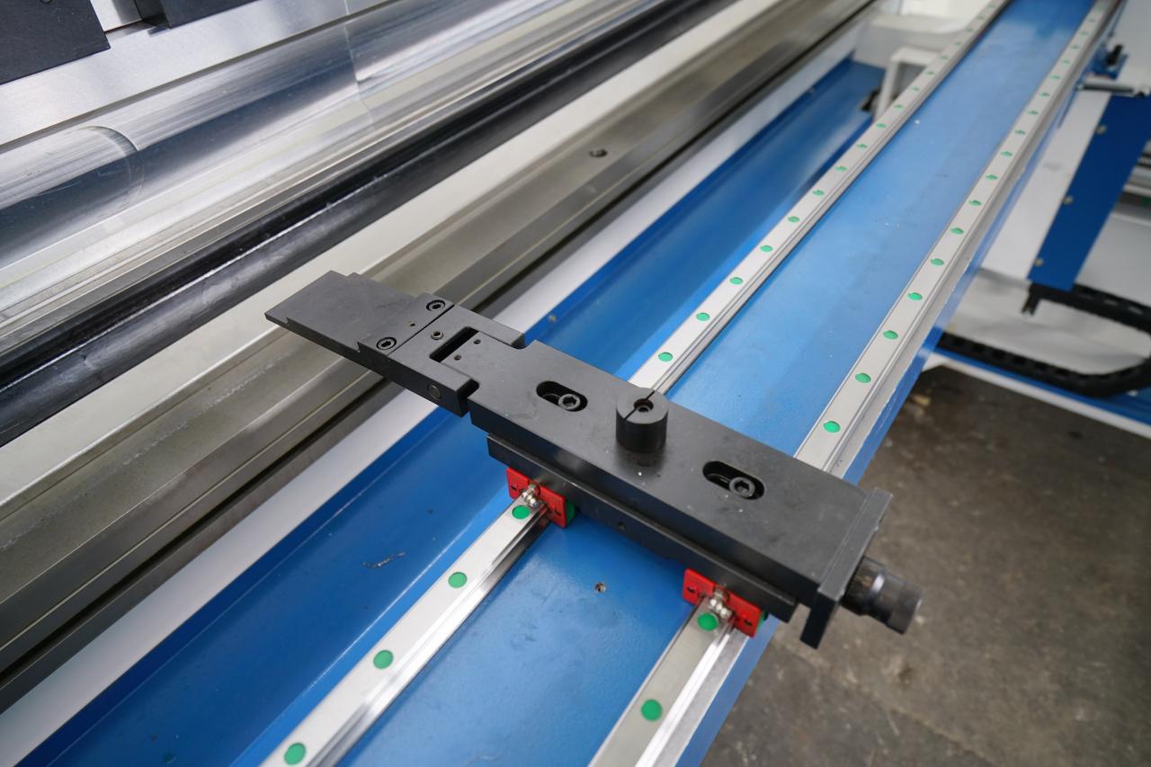 4 Axis Cnc Tandem Press Brake With Delem Da58t 2d Graphical Controller Presse plieuse en tandem CNC à 4 axes avec contrôleur graphique Delem Da58t 2d