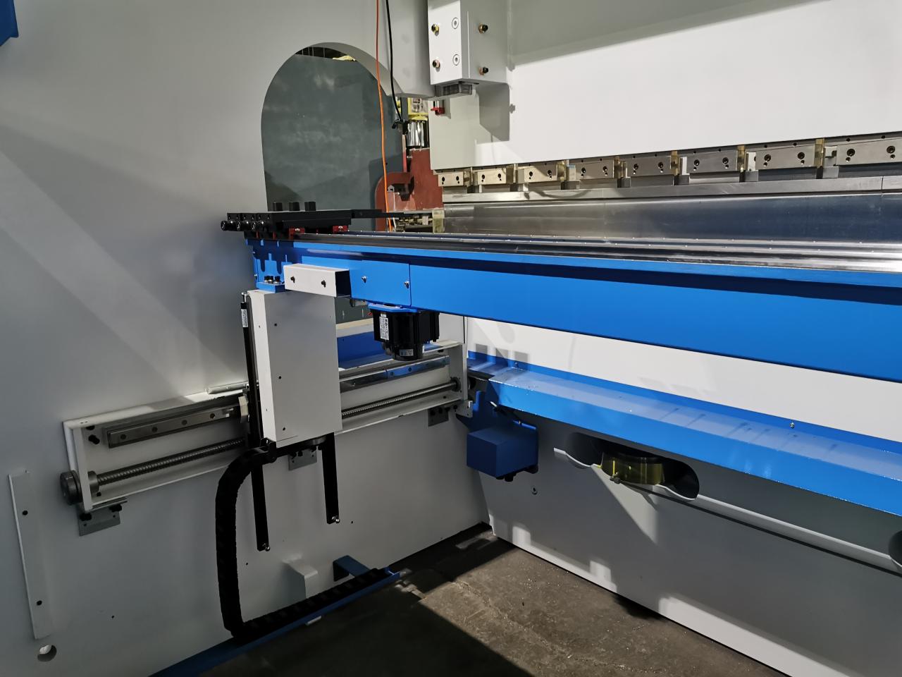 4 Axis Cnc Tandem Press Brake With Delem Da58t 2d Graphical Controller Presse plieuse en tandem CNC à 4 axes avec contrôleur graphique Delem Da58t 2d