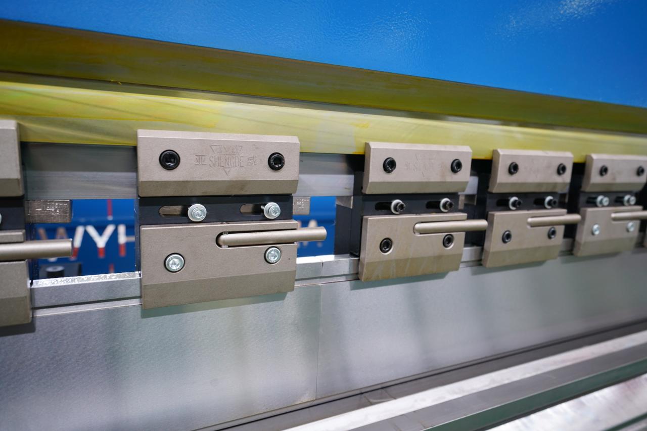 4 Axis Cnc Tandem Press Brake With Delem Da58t 2d Graphical Controller Presse plieuse en tandem CNC à 4 axes avec contrôleur graphique Delem Da58t 2d