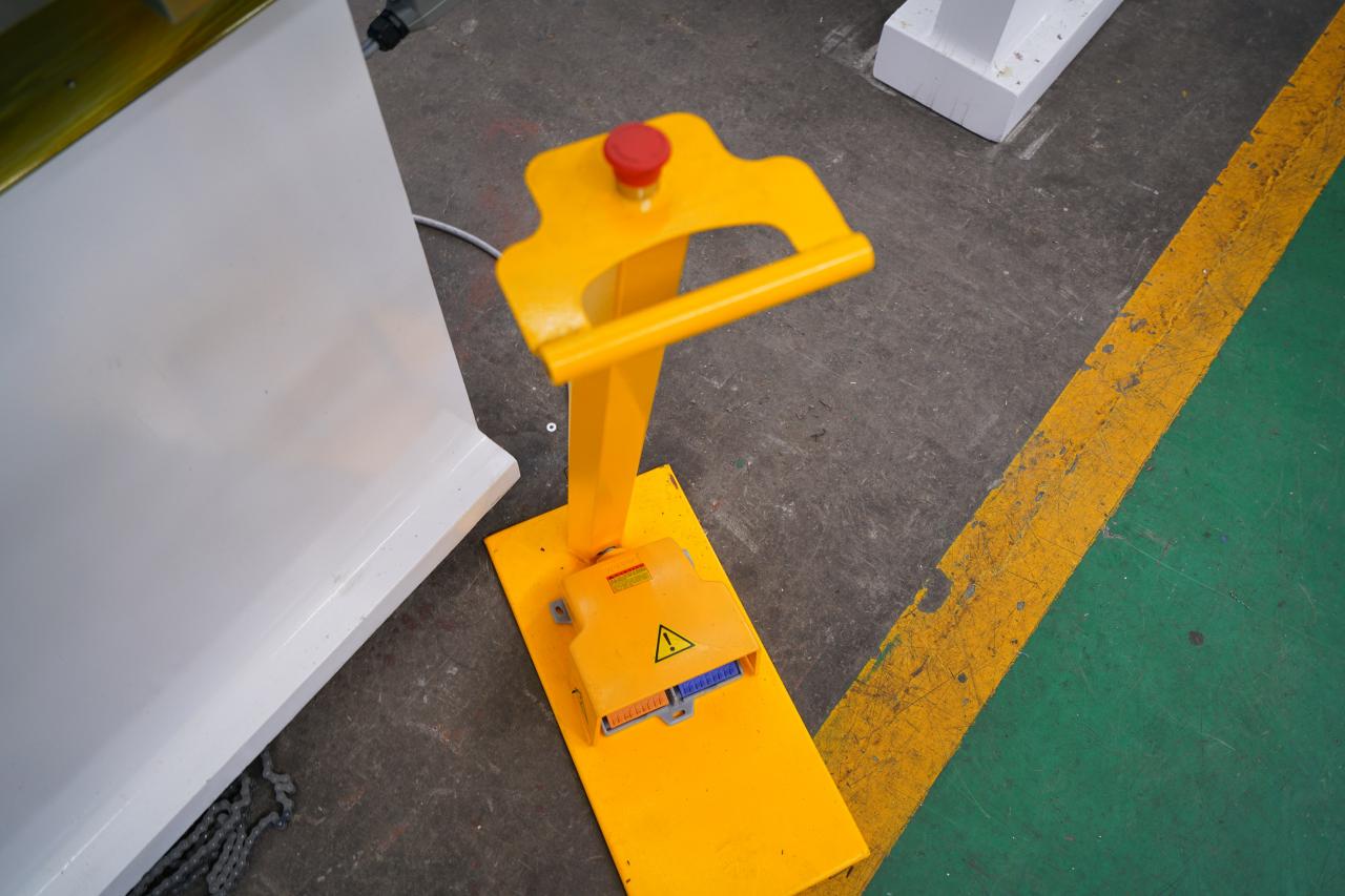 4 Axis Cnc Tandem Press Brake With Delem Da58t 2d Graphical Controller Presse plieuse en tandem CNC à 4 axes avec contrôleur graphique Delem Da58t 2d