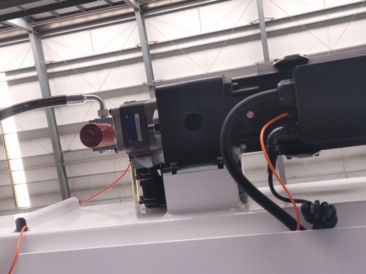 4 Axis Cnc Tandem Press Brake With Delem Da58t 2d Graphical Controller Presse plieuse en tandem CNC à 4 axes avec contrôleur graphique Delem Da58t 2d