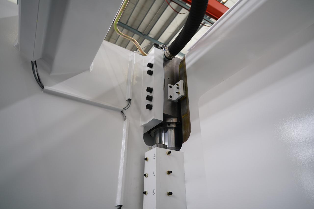 4 Axis Cnc Tandem Press Brake With Delem Da58t 2d Graphical Controller Presse plieuse en tandem CNC à 4 axes avec contrôleur graphique Delem Da58t 2d