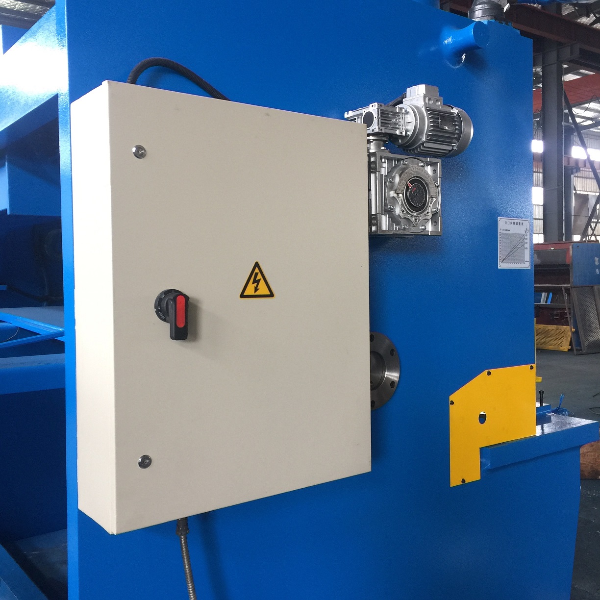4mm Oem Qc11y-8x3200 Nc Hydraulic Guillotine Guillotine Shearing Machine 4mm OEM Qc11y-8x3200 Nc Guillotine Hydraulique Guillotine Machine de Cisaillement