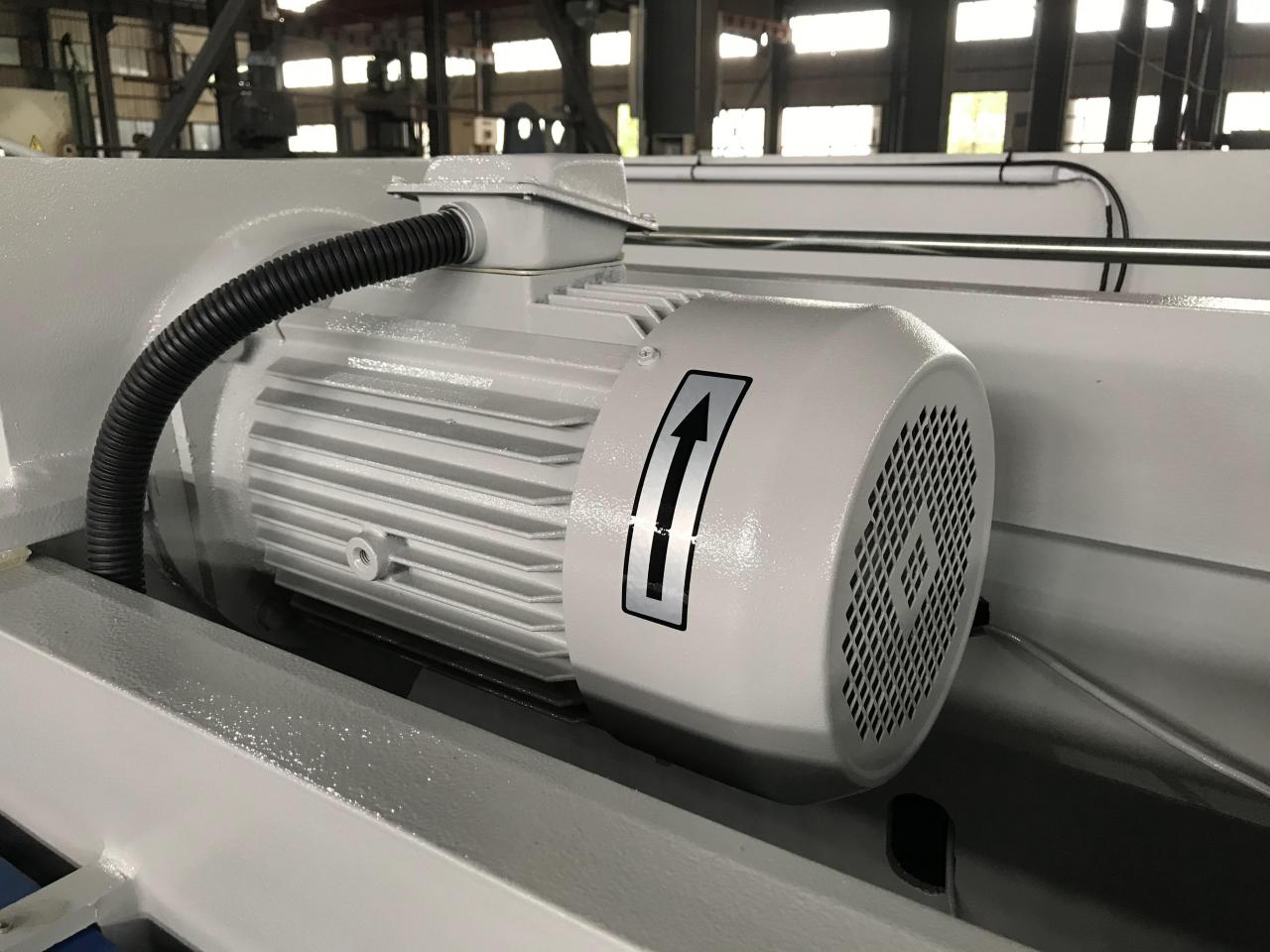 4mm Oem Qc11y-8x3200 Nc Hydraulic Guillotine Guillotine Shearing Machine 4mm OEM Qc11y-8x3200 Nc Guillotine Hydraulique Guillotine Machine de Cisaillement