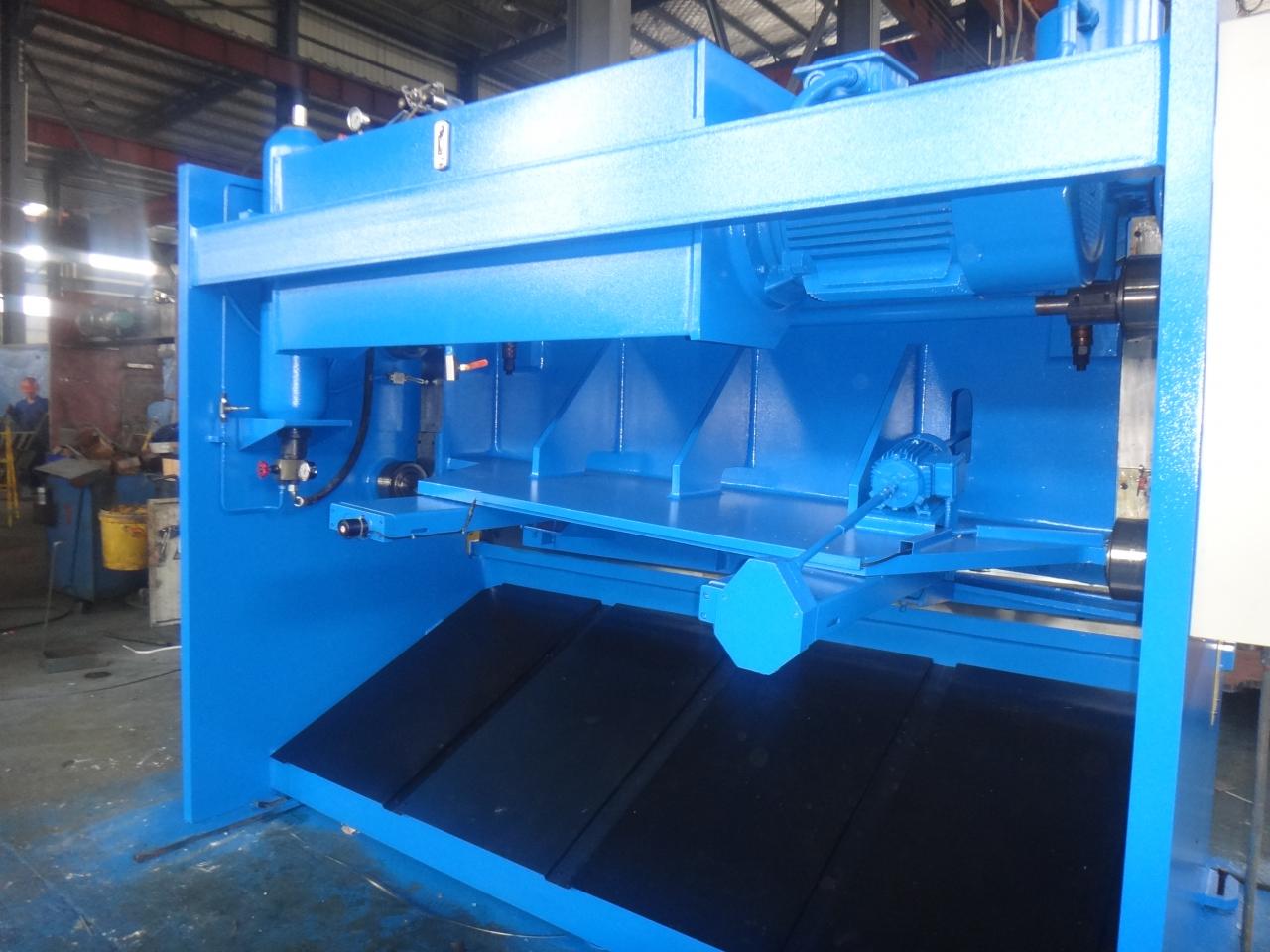 4mm Oem Qc11y-8x3200 Nc Hydraulic Guillotine Guillotine Shearing Machine 4mm OEM Qc11y-8x3200 Nc Guillotine Hydraulique Guillotine Machine de Cisaillement