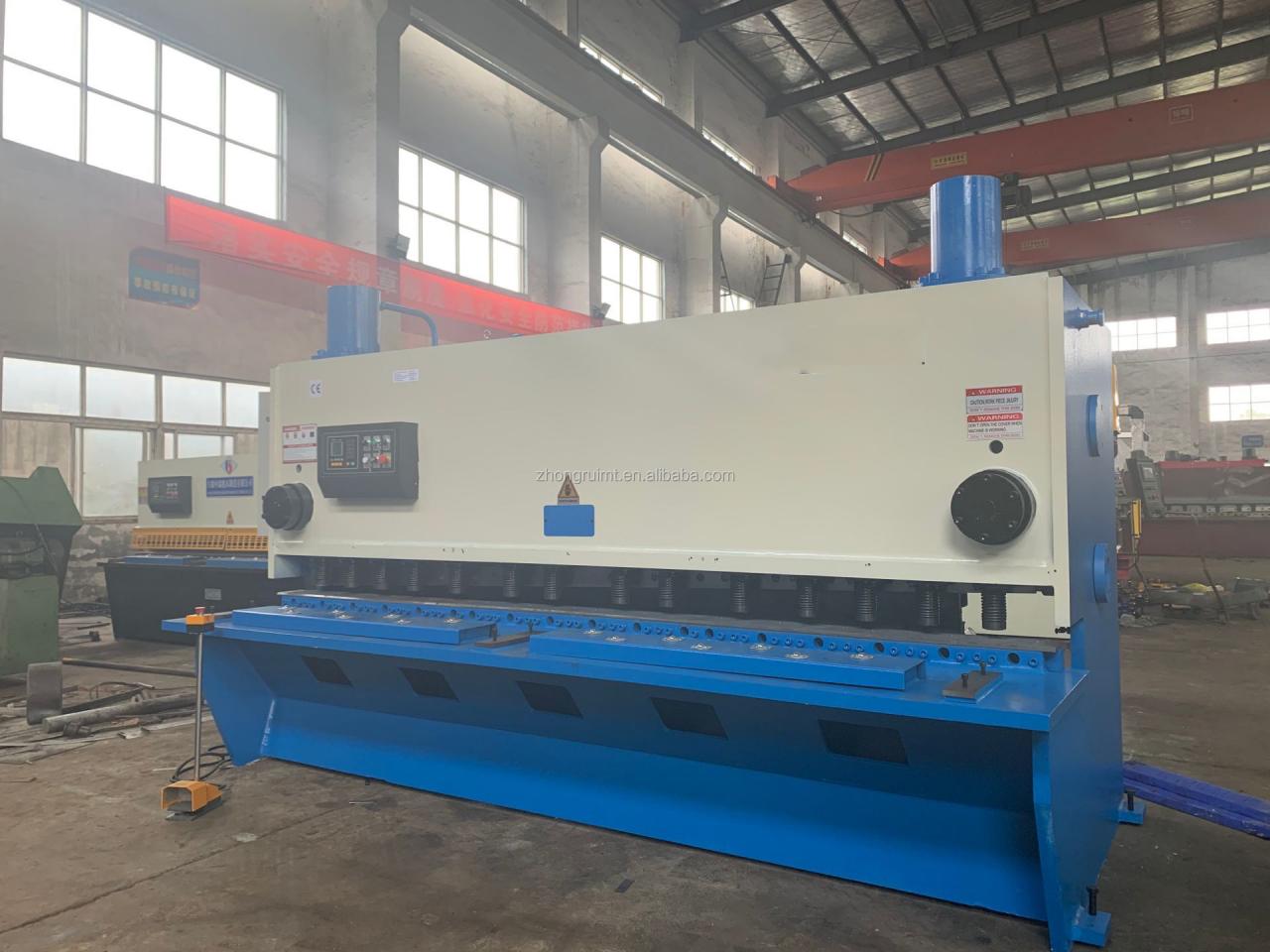 4mmx2500 Hydraulic Shearing Steel Plate Cutting Machinery Steel Plate Shear cisaillement hydraulique de plaque d'acier de machines de coupe de plaque d'acier de 4mmx2500