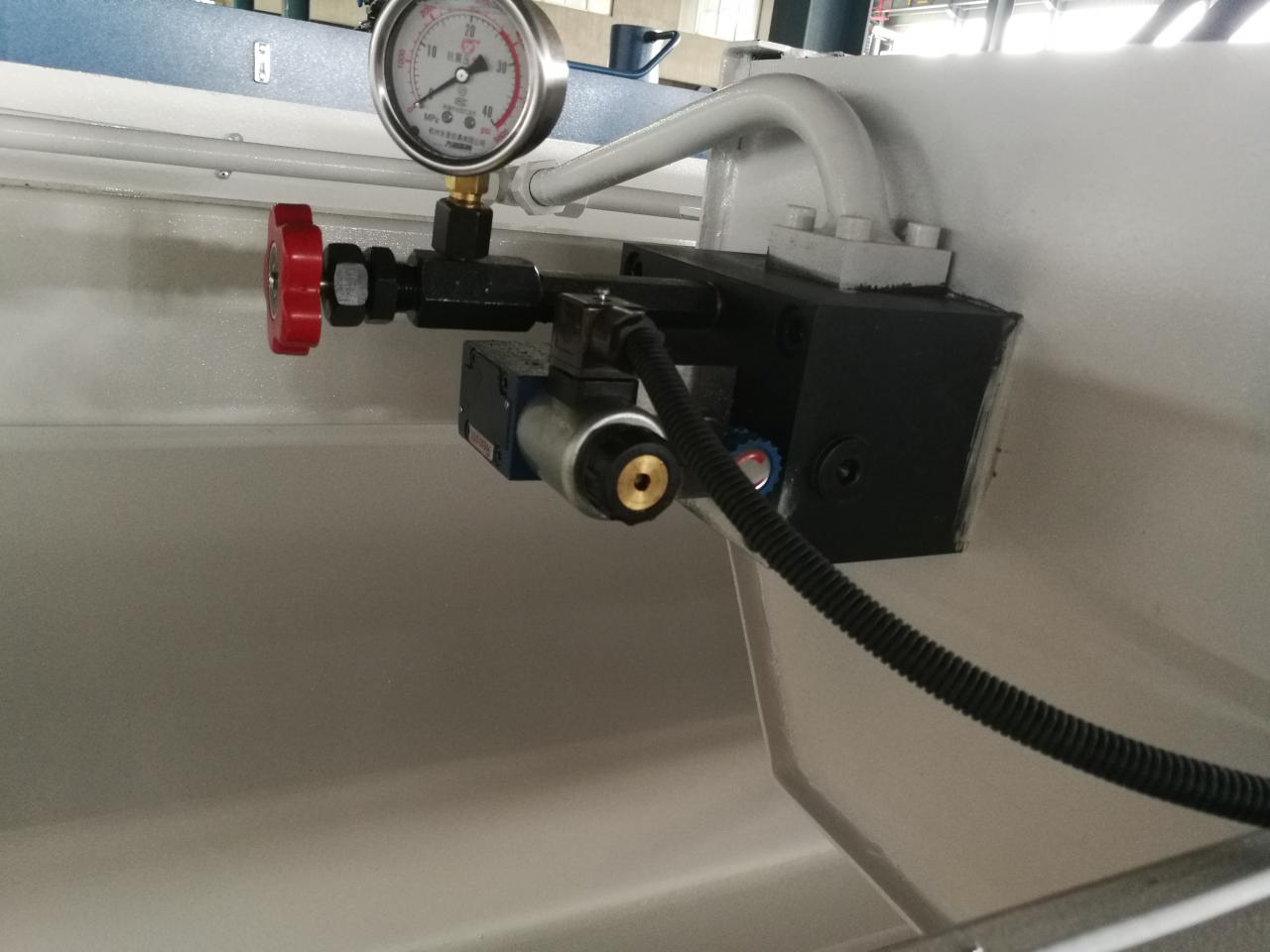 6mm Q11 Electric Sheet Plate Shearing Machine 8 Feet Sheet Metal Shearing Machine Machine de cisaillement électrique de plaque de feuille de 6mm Q11 machine de cisaillement de tôle de 8 pieds