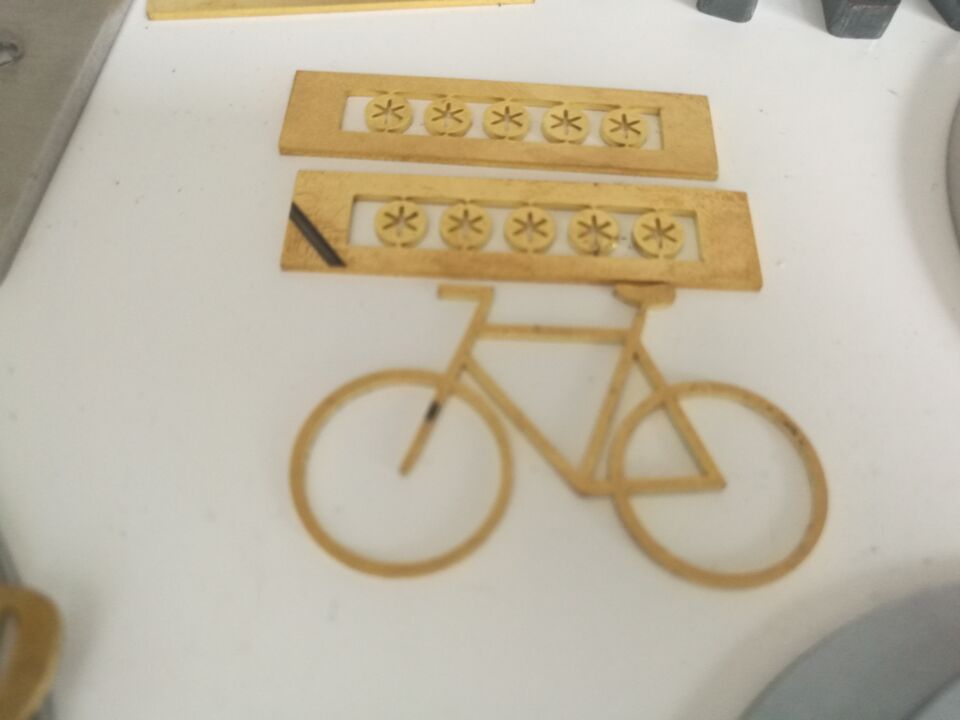 Cnc Fiber Laser Metal Cutting Machine 2000w Fiber Laser Cutting Machine Découpeuse de métal de laser de fibre de commande numérique par ordinateur Découpeuse de laser de la fibre 2000w