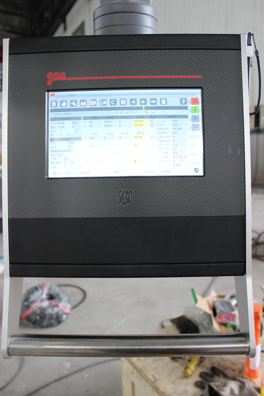 Presse plieuse CNC en métal