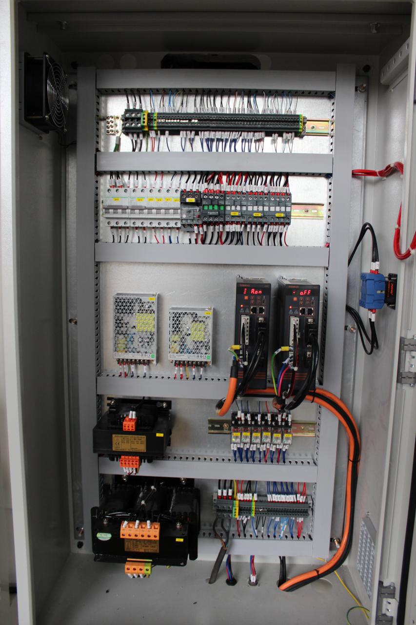 Presse plieuse CNC en métal