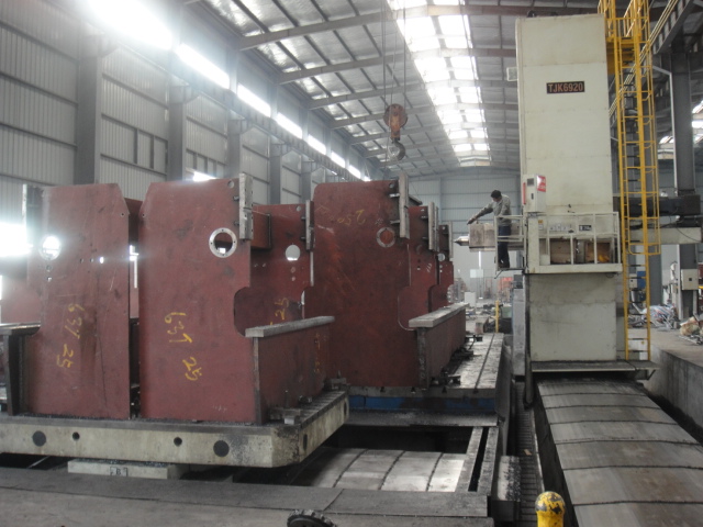 Da53t Cnc System Controller 125t4000 3+1 Axis Cnc Hydraulic Press Brake With Good Quality Contrôleur de système CNC Da53t 125t4000 3 + 1 axes CNC presse plieuse hydraulique avec une bonne qualité