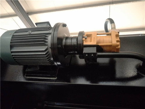 Da53t Cnc System Controller 125t4000 3+1 Axis Cnc Hydraulic Press Brake With Good Quality Contrôleur de système CNC Da53t 125t4000 3 + 1 axes CNC presse plieuse hydraulique avec une bonne qualité