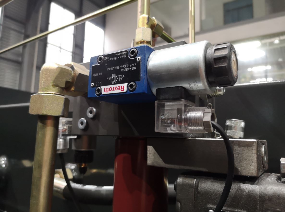 Delem Da66t 125 3+1 4+1 6+1 8+1 Cnc Hydraulic Press Brake For Metal Plate Bending Delem Da66t 125 3 + 1 4 + 1 6 + 1 8 + 1 Presse plieuse hydraulique CNC pour le pliage de plaques métalliques