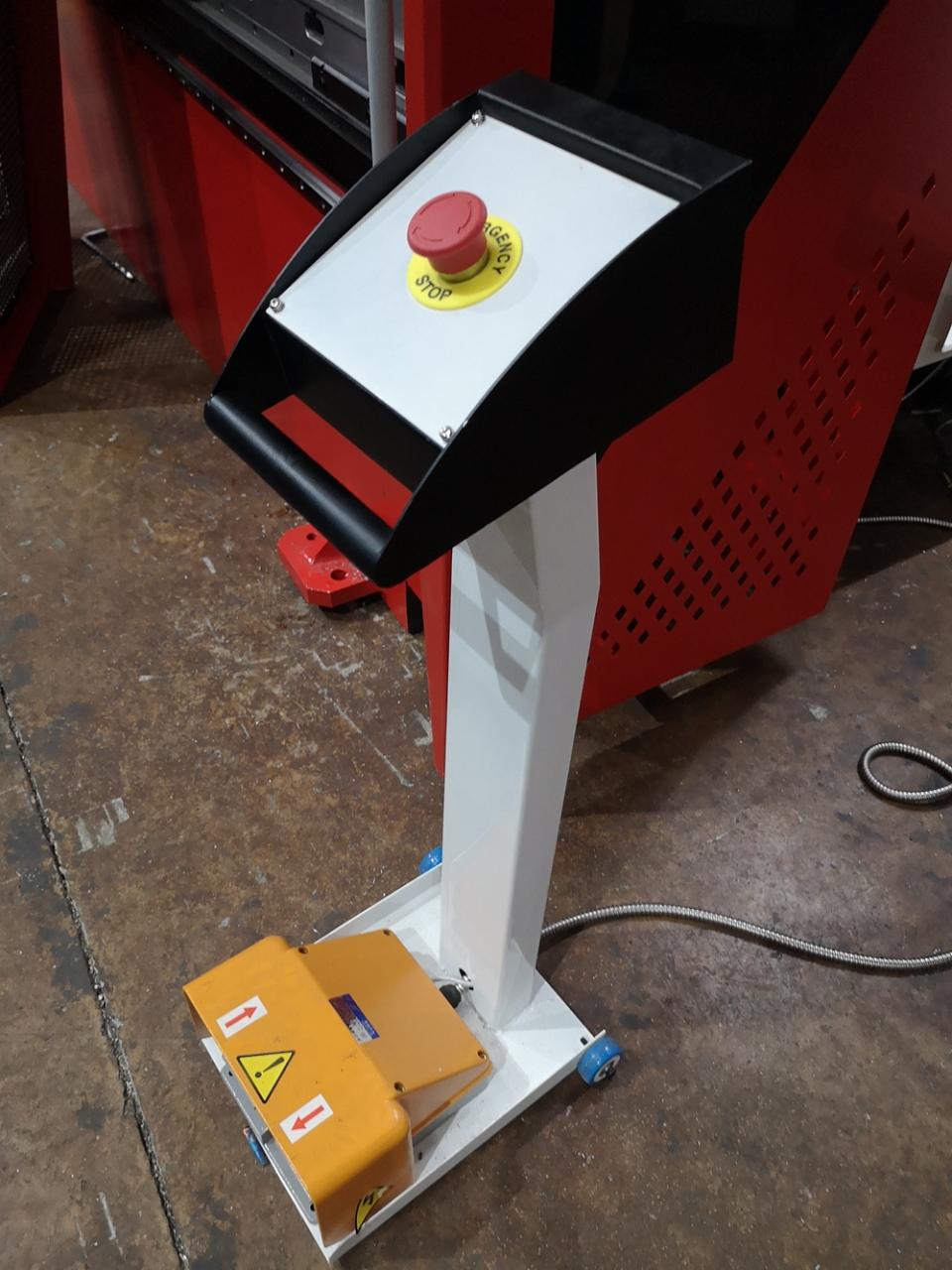 Delem Da66t 125 3+1 4+1 6+1 8+1 Cnc Hydraulic Press Brake For Metal Plate Bending Delem Da66t 125 3 + 1 4 + 1 6 + 1 8 + 1 Presse plieuse hydraulique CNC pour le pliage de plaques métalliques