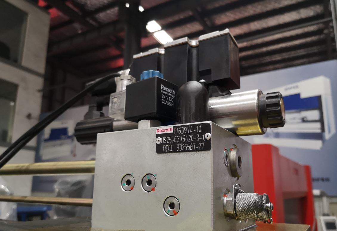 Delem Da66t 125 3+1 4+1 6+1 8+1 Cnc Hydraulic Press Brake For Metal Plate Bending Delem Da66t 125 3 + 1 4 + 1 6 + 1 8 + 1 Presse plieuse hydraulique CNC pour le pliage de plaques métalliques