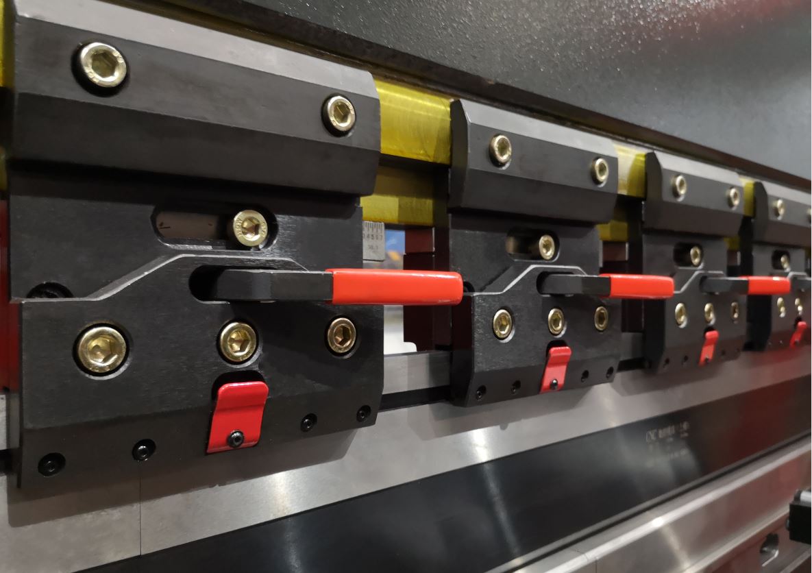 Delem Da66t 125 3+1 4+1 6+1 8+1 Cnc Hydraulic Press Brake For Metal Plate Bending Delem Da66t 125 3 + 1 4 + 1 6 + 1 8 + 1 Presse plieuse hydraulique CNC pour le pliage de plaques métalliques