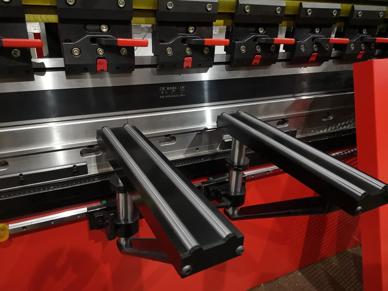 Delem Da66t 125 3+1 4+1 6+1 8+1 Cnc Hydraulic Press Brake For Metal Plate Bending Delem Da66t 125 3 + 1 4 + 1 6 + 1 8 + 1 Presse plieuse hydraulique CNC pour le pliage de plaques métalliques