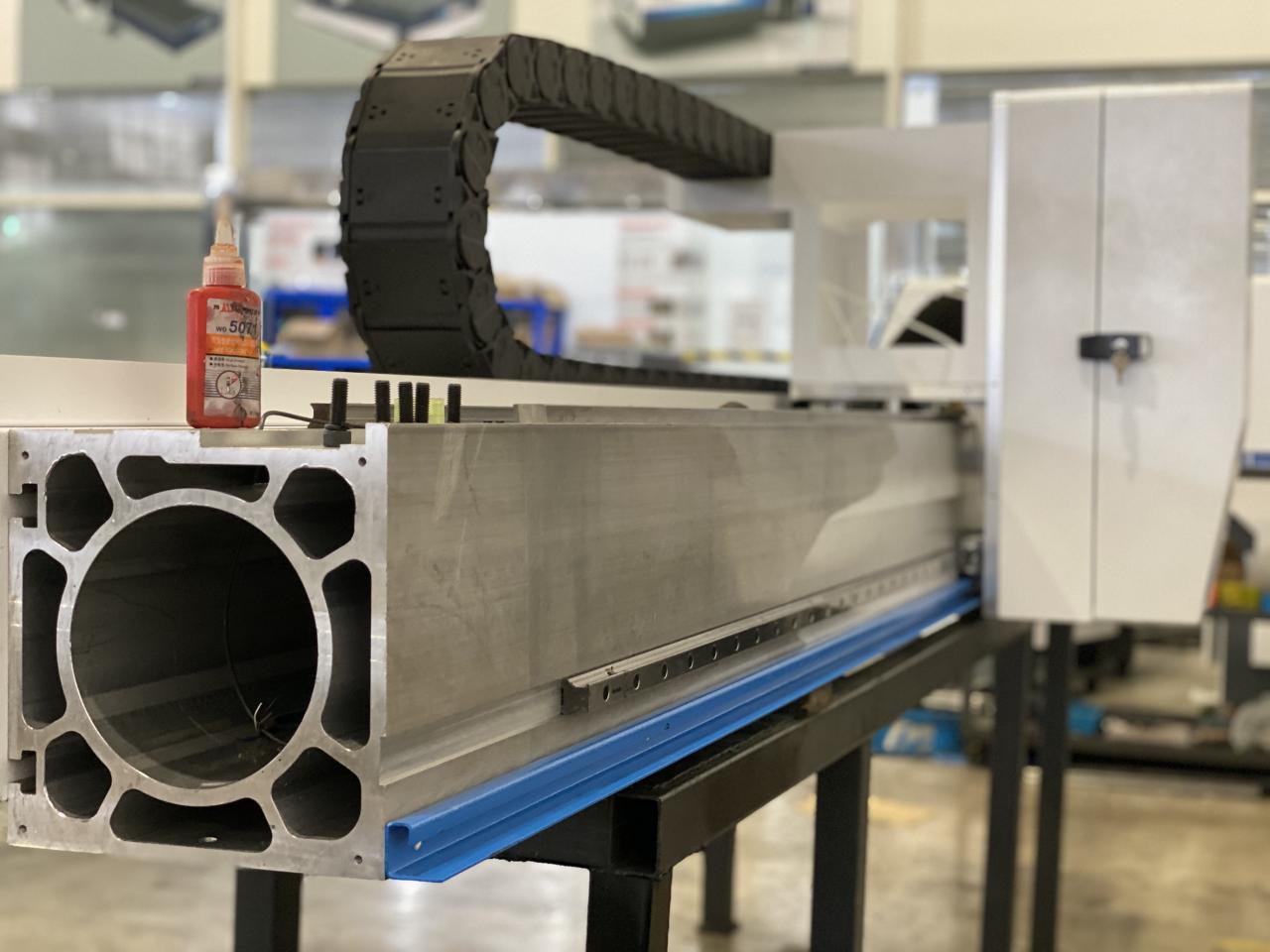 Machine de découpe laser à fibre Masterline 8kw, 4000x2000mm, avec source laser Ipg