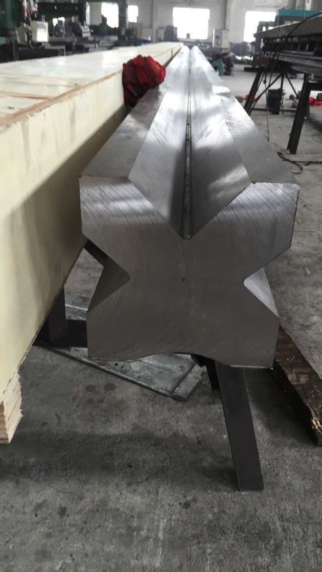 Full Automatic High Power Sheet Bending Machine And Cnc Press Brake Machine Machine à cintrer complètement automatique de feuille de puissance élevée et machine de presse plieuse de commande numérique par ordinateur