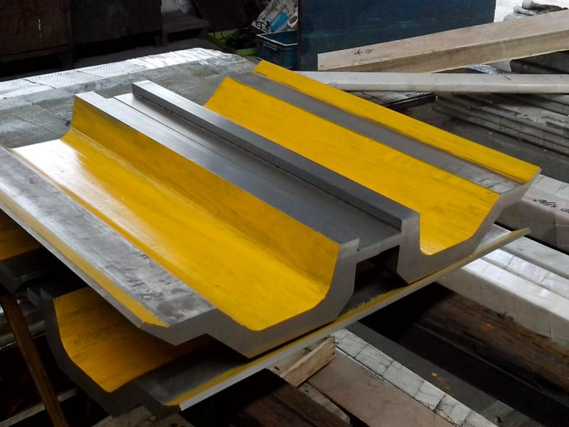 Full Automatic High Power Sheet Bending Machine And Cnc Press Brake Machine Machine à cintrer complètement automatique de feuille de puissance élevée et machine de presse plieuse de commande numérique par ordinateur