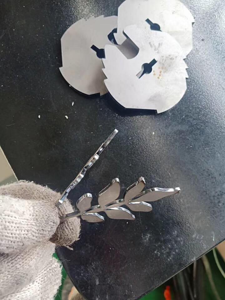 Découpeuse de laser de fibre de commande numérique par ordinateur de feuillard de la puissance 3015 2000W élevée