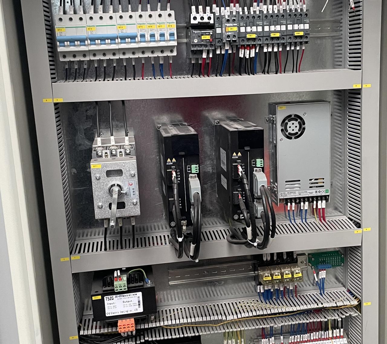 High Quality 3m Press Brake Machine Hydraulic 100 Ton For Sheet Metal Bending Machine hydraulique de presse plieuse de haute qualité de 3m 100 tonnes pour le recourbement de tôle