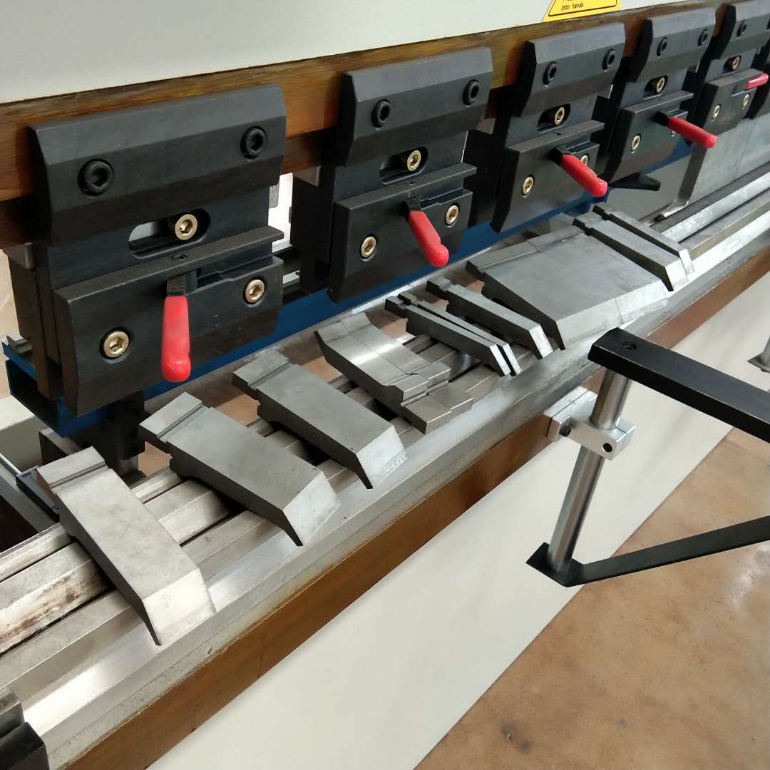 Presse plieuse hydraulique de 130 t/3200 mm 4 + 1 axes Delem Da53t Cnc Presse plieuse