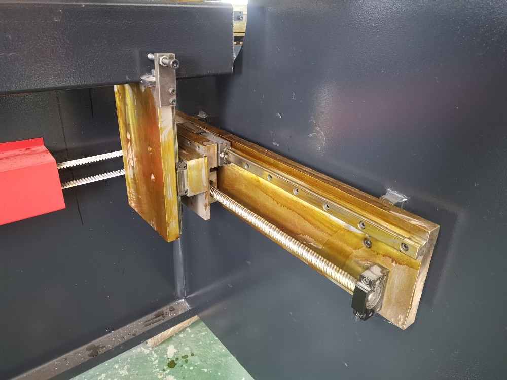 Hydraulic Stainless Steel Wc67y/k-300/6000 Mould Crowning Press Brake Acier inoxydable hydraulique Wc67y/k-300/6000 Presse plieuse de couronnement de moule