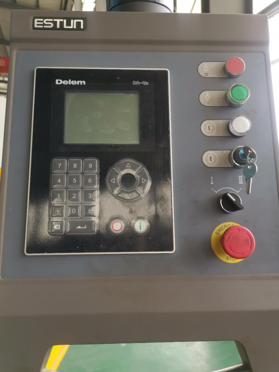 Hydraulic Stainless Steel Wc67y/k-300/6000 Mould Crowning Press Brake Acier inoxydable hydraulique Wc67y/k-300/6000 Presse plieuse de couronnement de moule